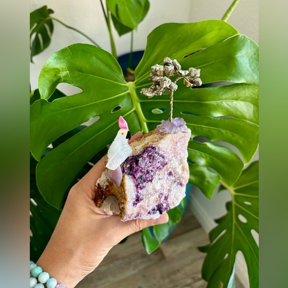 Parrot Carving & Tree on Fluorite - Picture 4 of 7